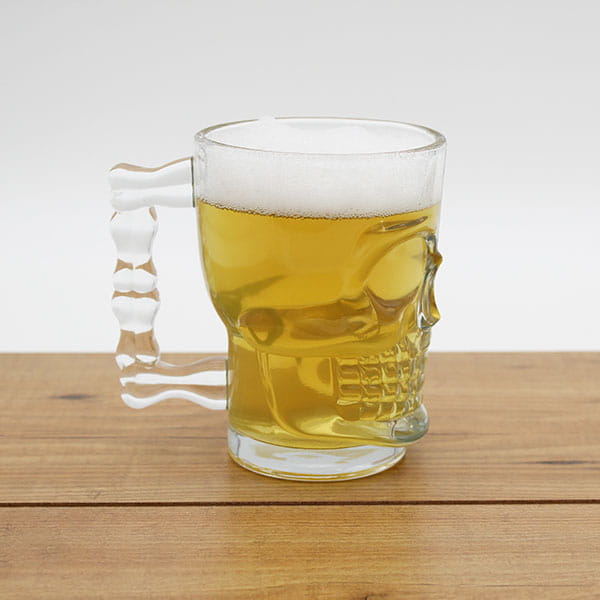 Laden Sie das Bild in Galerie -Viewer, Bierglas &quot;Totenkopf&quot; Artikelbild 1
