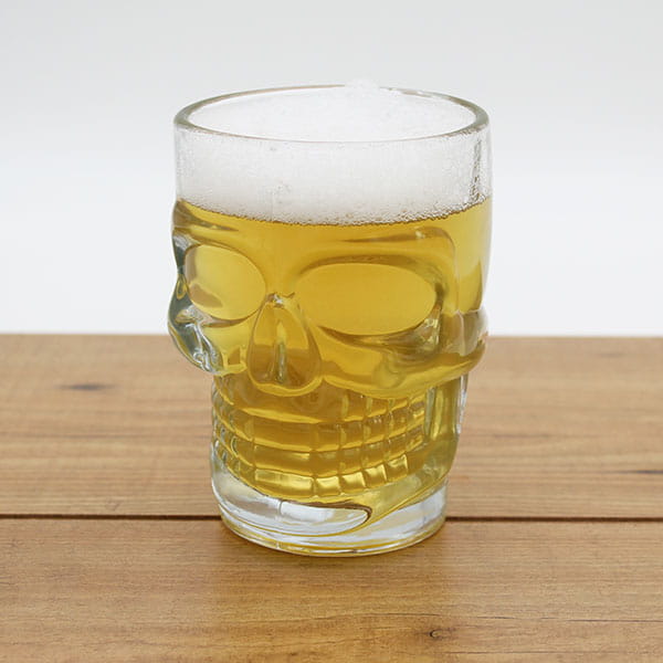 Laden Sie das Bild in Galerie -Viewer, Bierglas &quot;Totenkopf&quot; Artikelbild 2
