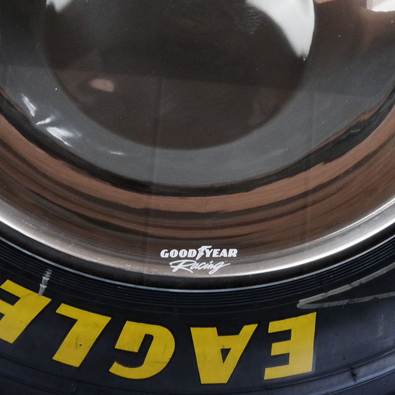 Laden Sie das Bild in Galerie -Viewer, Goodyear Eagle 2-in-1 Reifentisch "Le Castellet" - transparent
