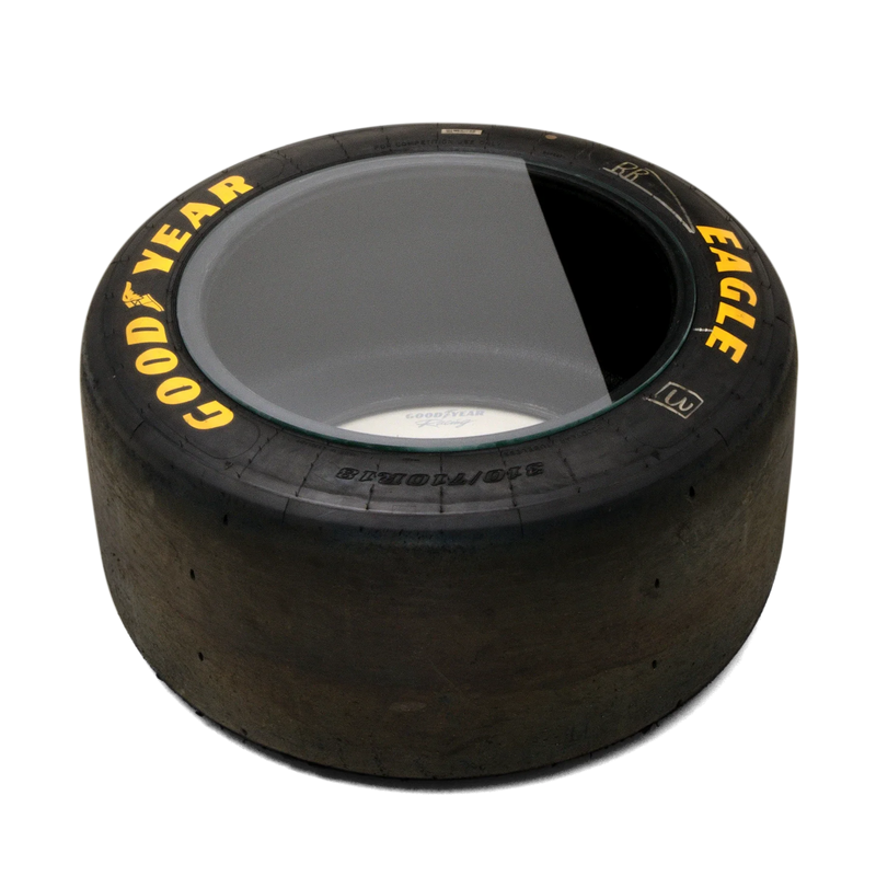 Laden Sie das Bild in Galerie -Viewer, Goodyear Eagle Reifen 2-in-1 Tisch "Barcelona" - transparent