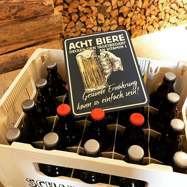 Laden Sie das Bild in Galerie -Viewer, Blechschild "Acht Biere" Artikelbild 2