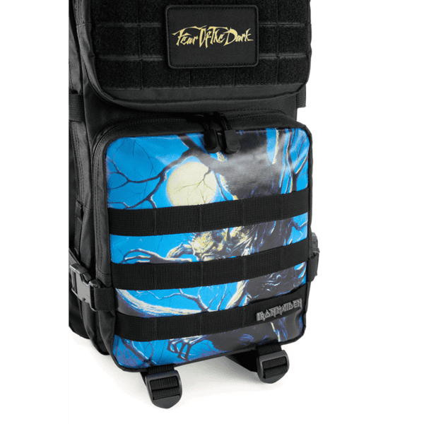 Laden Sie das Bild in Galerie -Viewer, Iron Maiden Rucksack &quot;Fear of the Dark&quot; Artikelbild 4
