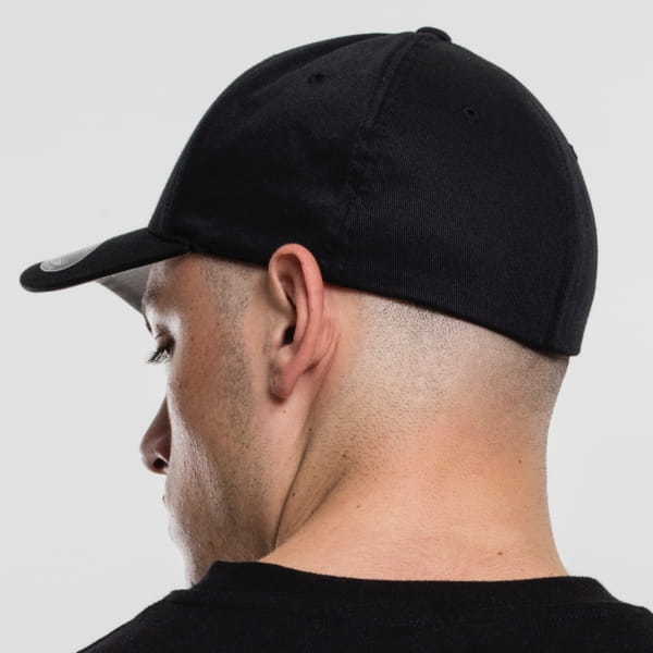 Laden Sie das Bild in Galerie -Viewer, Flexfit Cap &quot;Black&quot; Artikelbild 2
