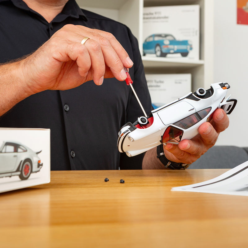 Laden Sie das Bild in Galerie -Viewer, Porsche 911 Turbo Adventskalender 1:24