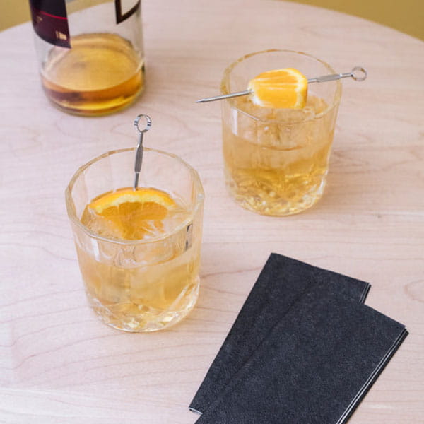 Laden Sie das Bild in Galerie -Viewer, Whiskey Tumblers Artikelbild 2