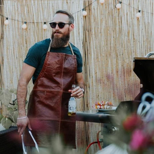 Handgefertigte Grillschürze aus Büffelleder Artikelbild 1