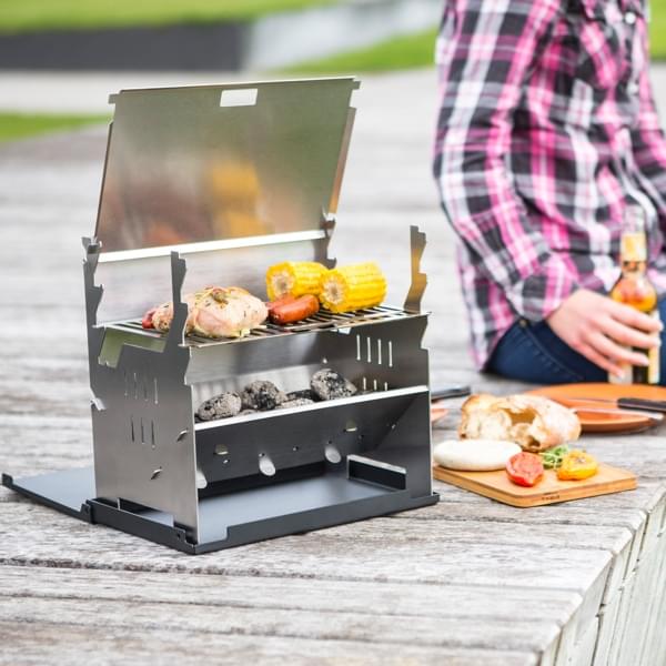 Laden Sie das Bild in Galerie -Viewer, Outdoor-Grill aus Edelstahl mit Alu-Koffer Artikelbild 1