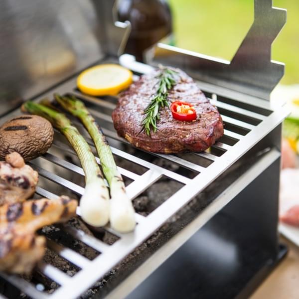Laden Sie das Bild in Galerie -Viewer, Outdoor-Grill aus Edelstahl mit Alu-Koffer Artikelbild 4