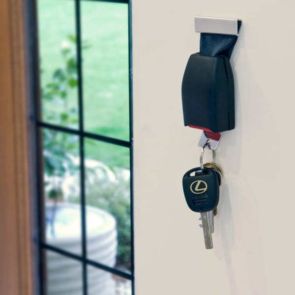 Laden Sie das Bild in Galerie -Viewer, Schlüsselhalter "Gurtschloss" Artikelbild 1