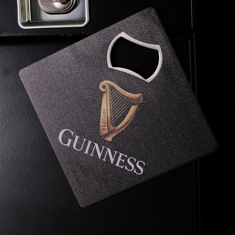 Laden Sie das Bild in Galerie -Viewer, Guinness Magnetischer Flaschenöffner "Harfe" Artikelbild 1