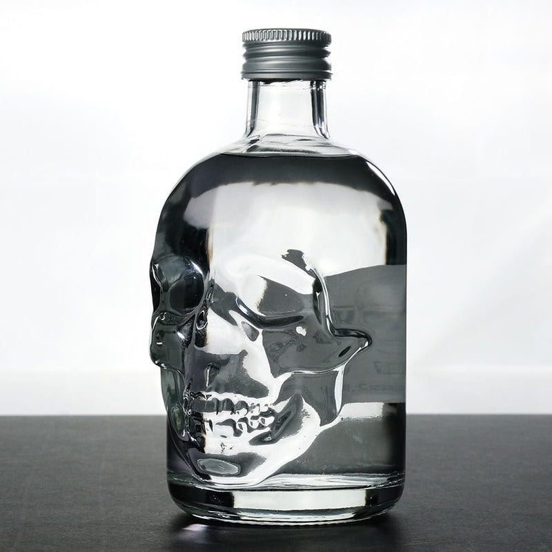 Laden Sie das Bild in Galerie -Viewer, Dead Head Vodka in Totenkopfflasche Artikelbild 3