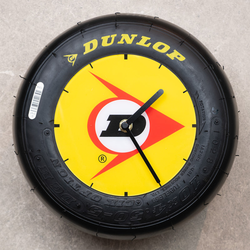 Laden Sie das Bild in Galerie -Viewer, Kartreifen Wanduhr "DUNLOP"