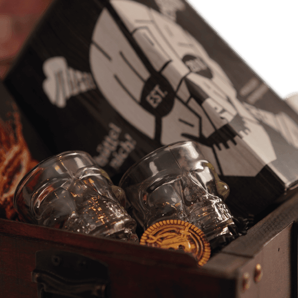 Laden Sie das Bild in Galerie -Viewer, Piraten Truhe Smoking Skull Artikelbild 4