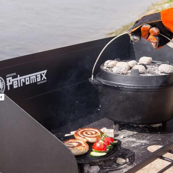 Laden Sie das Bild in Galerie -Viewer, Großer Feuertopf Tisch von Petromax Artikelbild 2