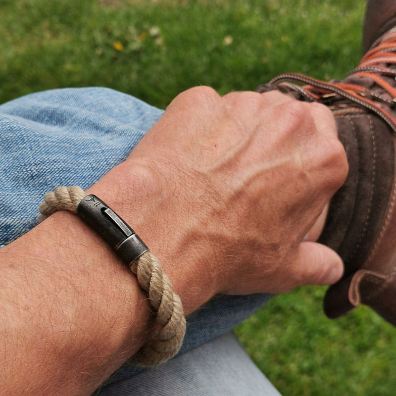 Laden Sie das Bild in Galerie -Viewer, Retro-Armband aus Segeltau Artikelbild 1