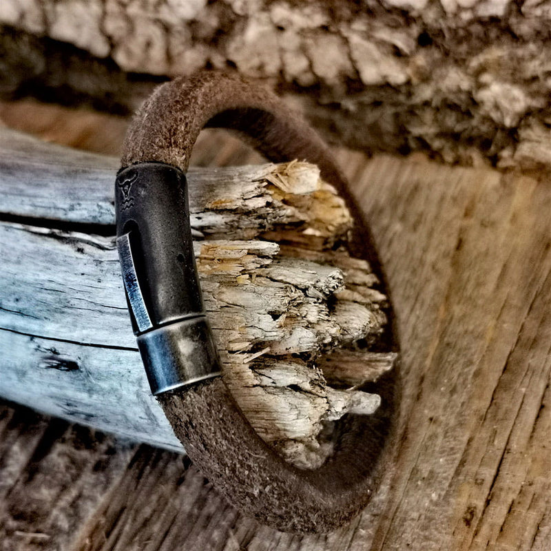 Laden Sie das Bild in Galerie -Viewer, Wildlederarmband im Vintage Look Artikelbild 1