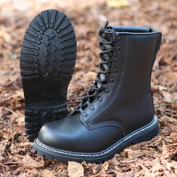 Laden Sie das Bild in Galerie -Viewer, Outdoorstiefel von Brandit (bis Größe 50) Artikelbild 1