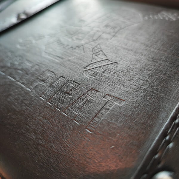 Laden Sie das Bild in Galerie -Viewer, Piraten Truhe Smoking Skull Artikelbild 5