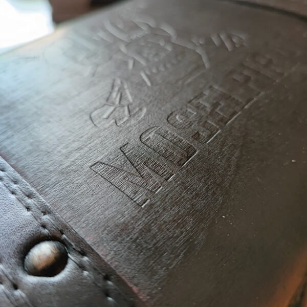 Laden Sie das Bild in Galerie -Viewer, Piraten Truhe Smoking Skull Artikelbild 3