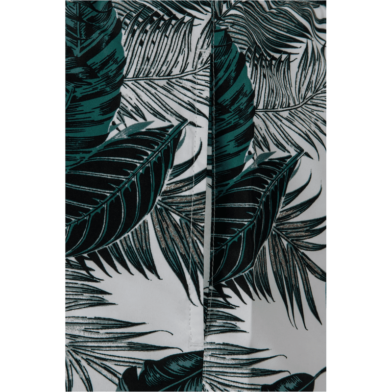 Laden Sie das Bild in Galerie -Viewer, Badeshorts "Leaves" von Urban Classics Artikelbild 5