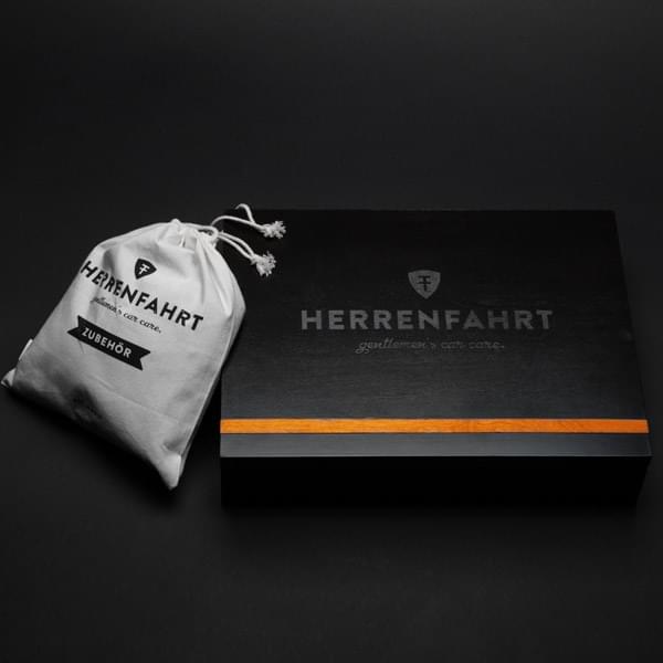 Laden Sie das Bild in Galerie -Viewer, Herrenfahrt: Premium Kollektion Autopflegeset Artikelbild 5