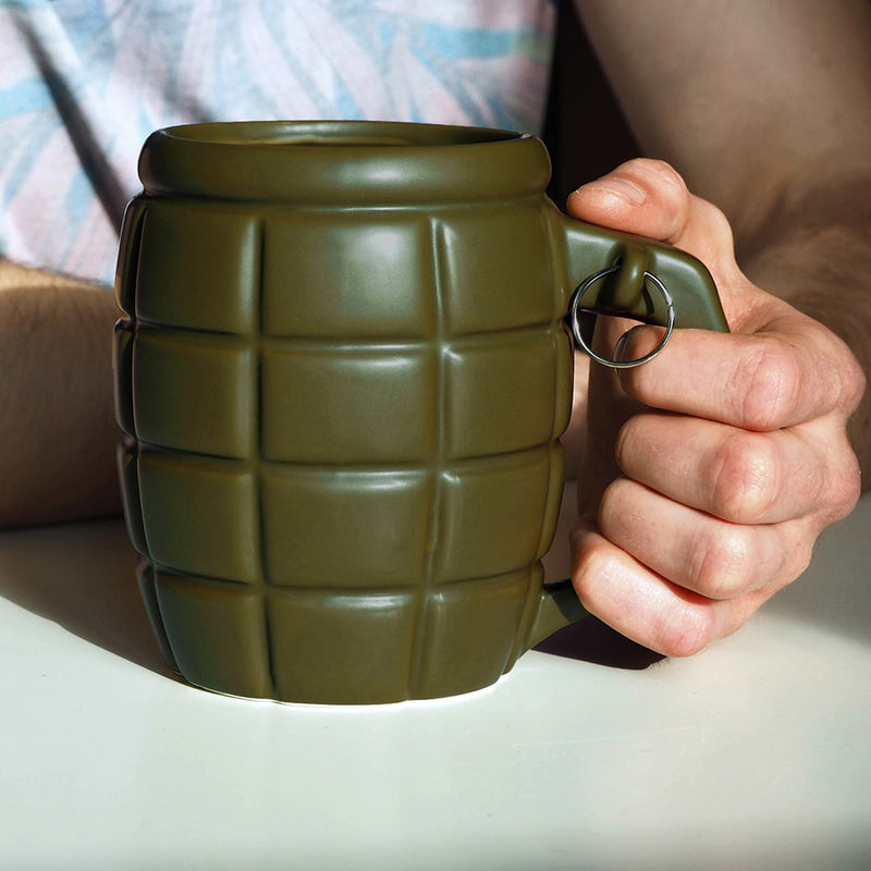 Laden Sie das Bild in Galerie -Viewer, XXL Becher "Handgranate"
