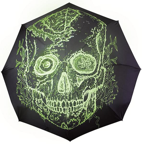 Laden Sie das Bild in Galerie -Viewer, Regenschirm mit Totenkopfgriff und Leuchteffekt Artikelbild 2
