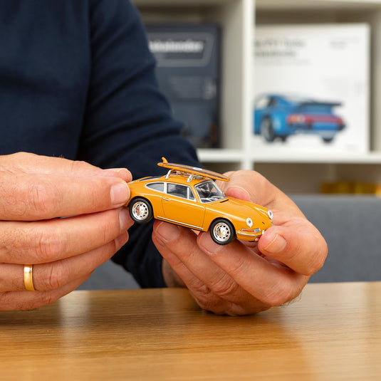 Porsche 911 Adventskalender mit Surfboard